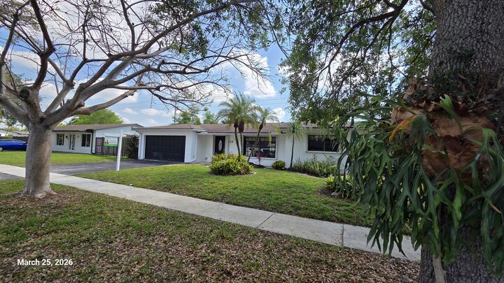 Property Photo: 5110 SW 101st Avenue FL 33328