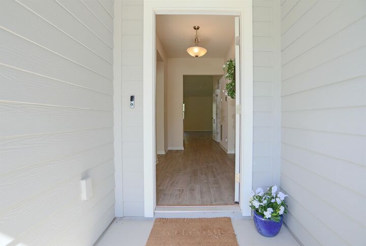 Property Photo:  323 Chasewood Dr  FL 32095 