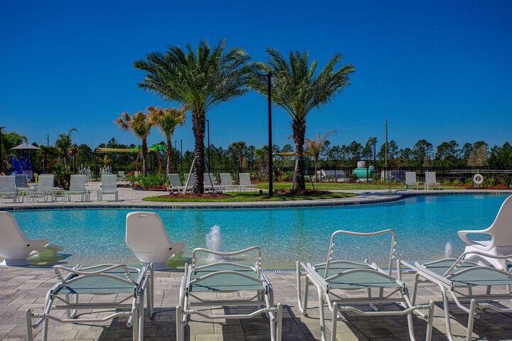 Property Photo: 21 Hulett Woods Rd FL 32137