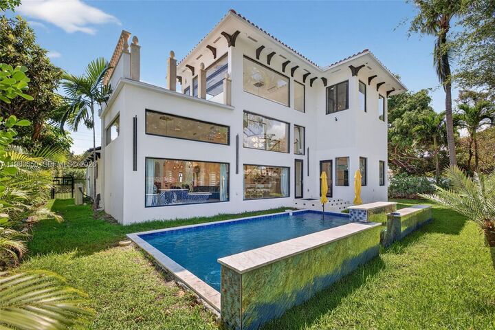 Property Photo: 941 NE 119th St FL 33161