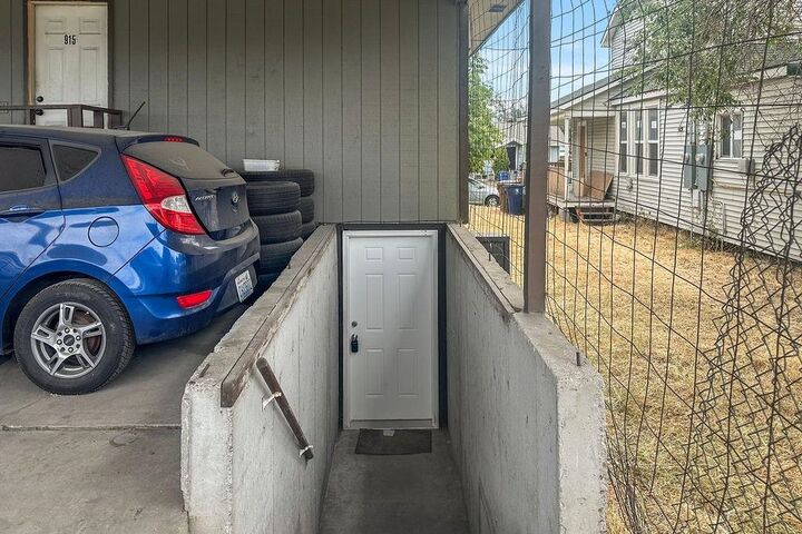 Property Photo: 911 E Bridgeport Ave WA 99207