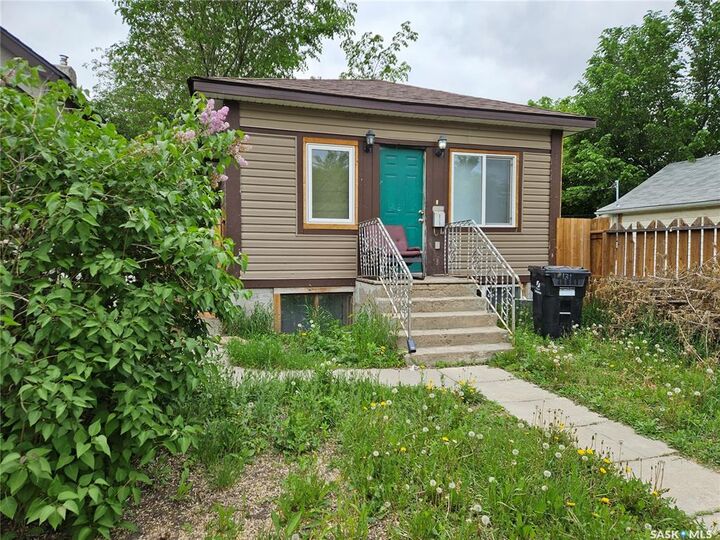 Property Photo: 131 M Avenue S SK S7M 2K1