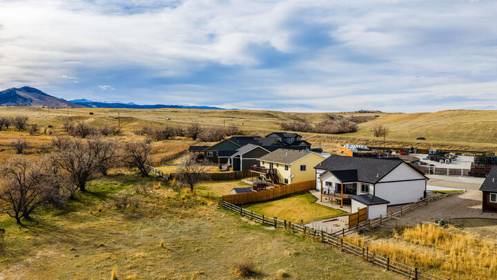 Property Photo:  313 Rendezvous Street  WY 82834 