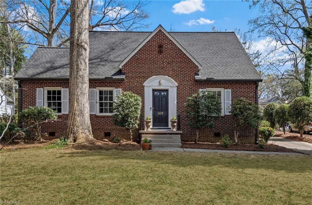 Property Photo:  805 Magnolia Street  NC 27103 