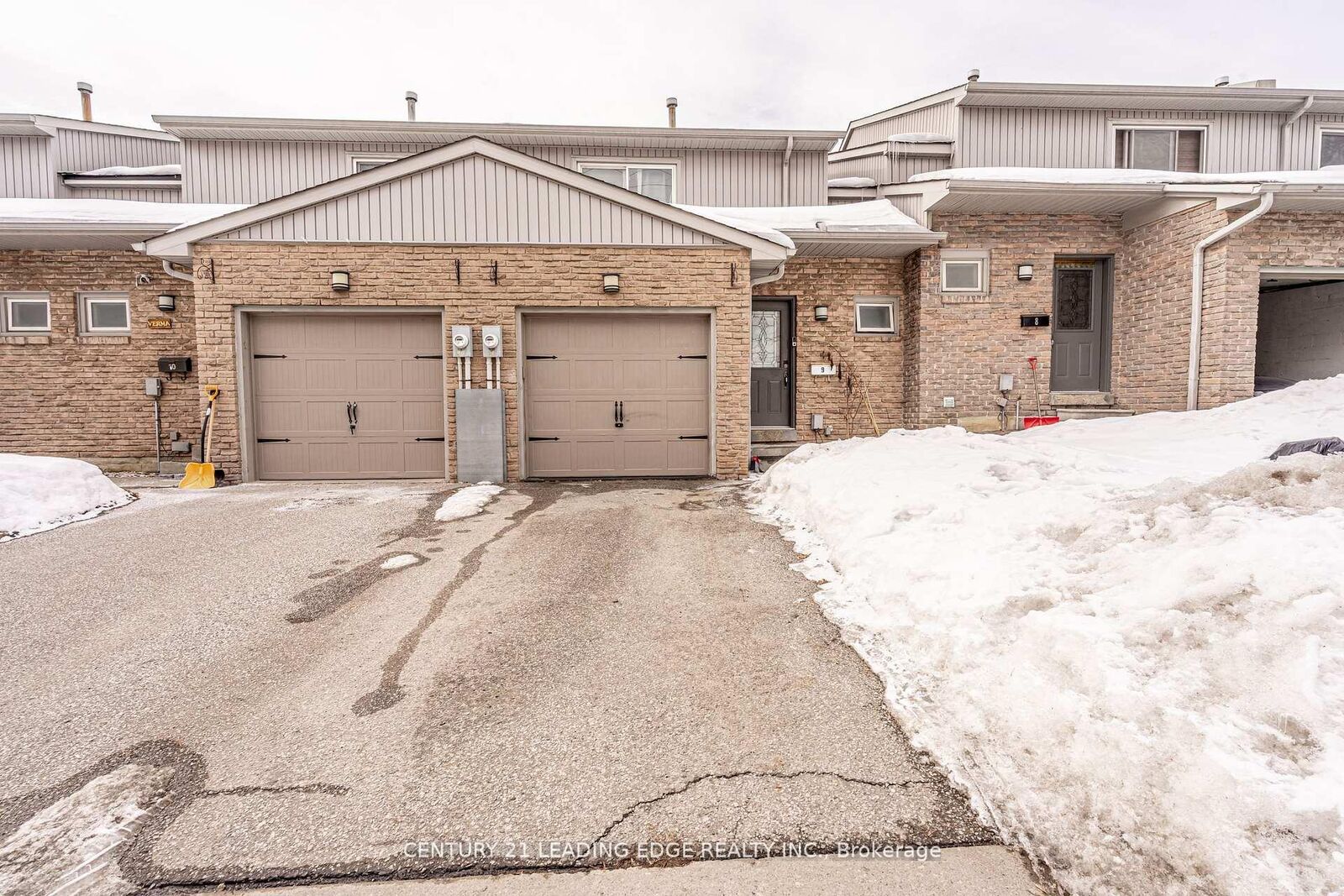 Property Photo:  399 Vodden Street E 9  ON L6V 3V1 