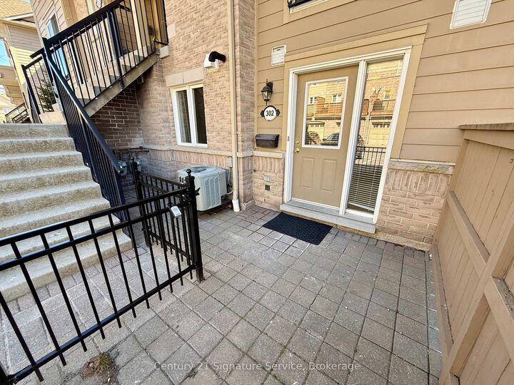 Property Photo:  4975 Southampton Drive 302  ON L5M 8E5 