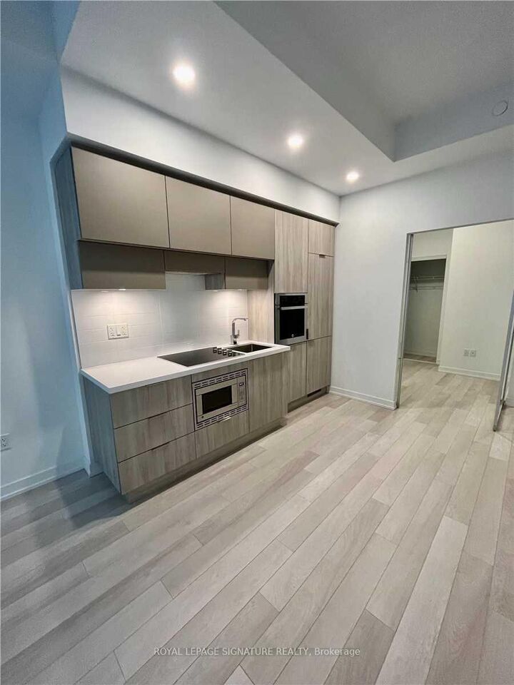 Property Photo: 39 Roehampton Avenue 308 ON M4P 0G1