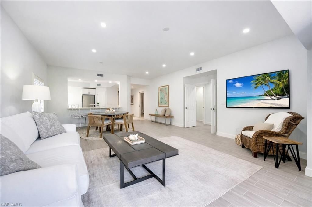 Property Photo: 2806 Aintree Ln H102 FL 34112