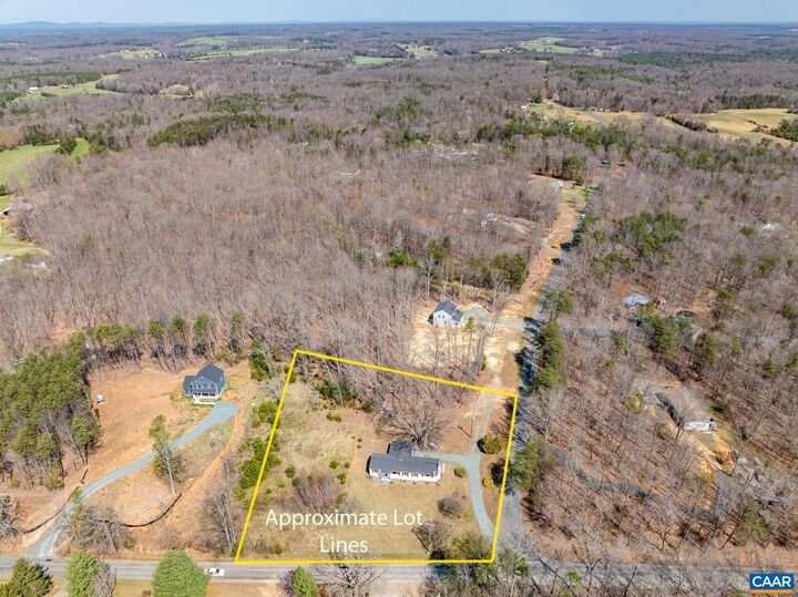 Property Photo:  19 Harlow Town Rd  VA 23093 