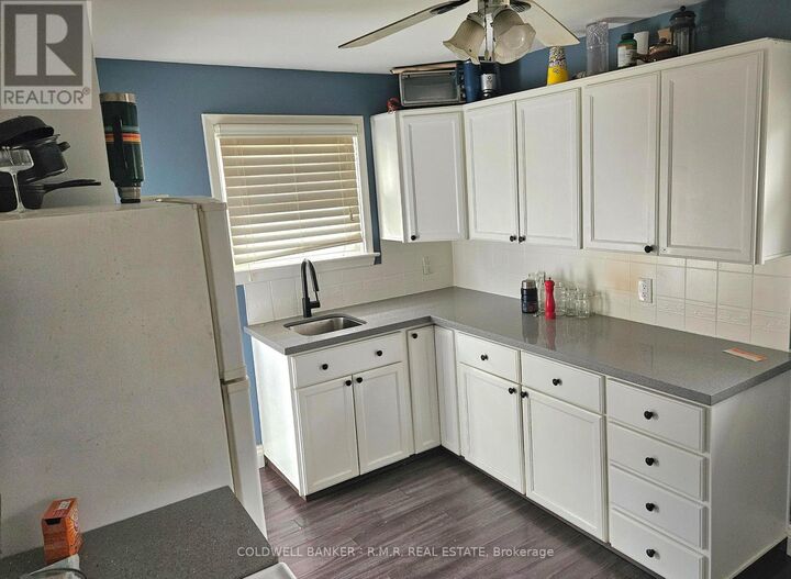 Photo de la propriété:  14 Whiting Avenue  ON L1H 3T3 