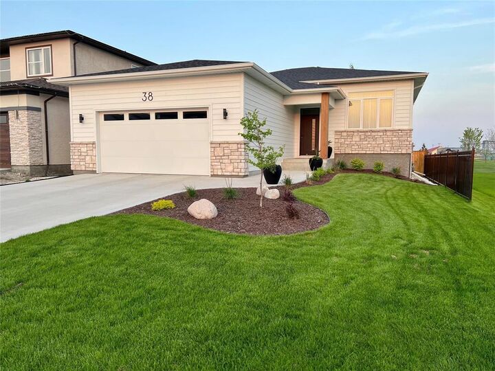 Property Photo:  38 Wuerch Crescent  MB R4A 0E2 