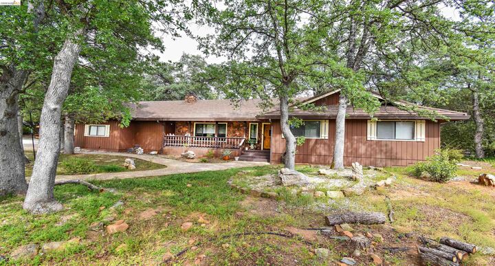 Property Photo:  15 Roble Rd  CA 95370 