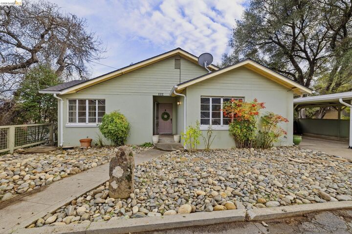 Property Photo:  299 Summit Ave  CA 95370 