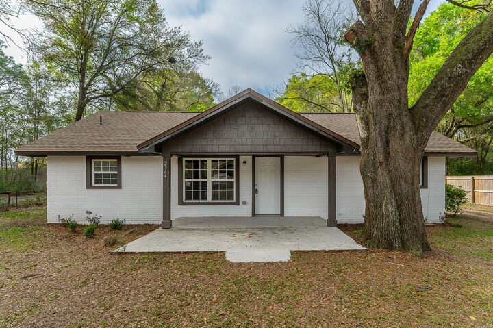 Property Photo:  2364 Susan Drive  FL 32536 