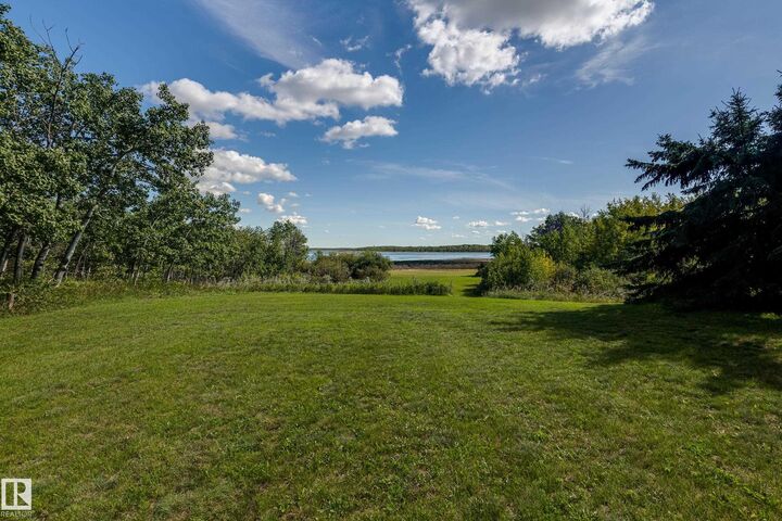 Property Photo:  602 Pheasant Close  AB T0B 0H0 