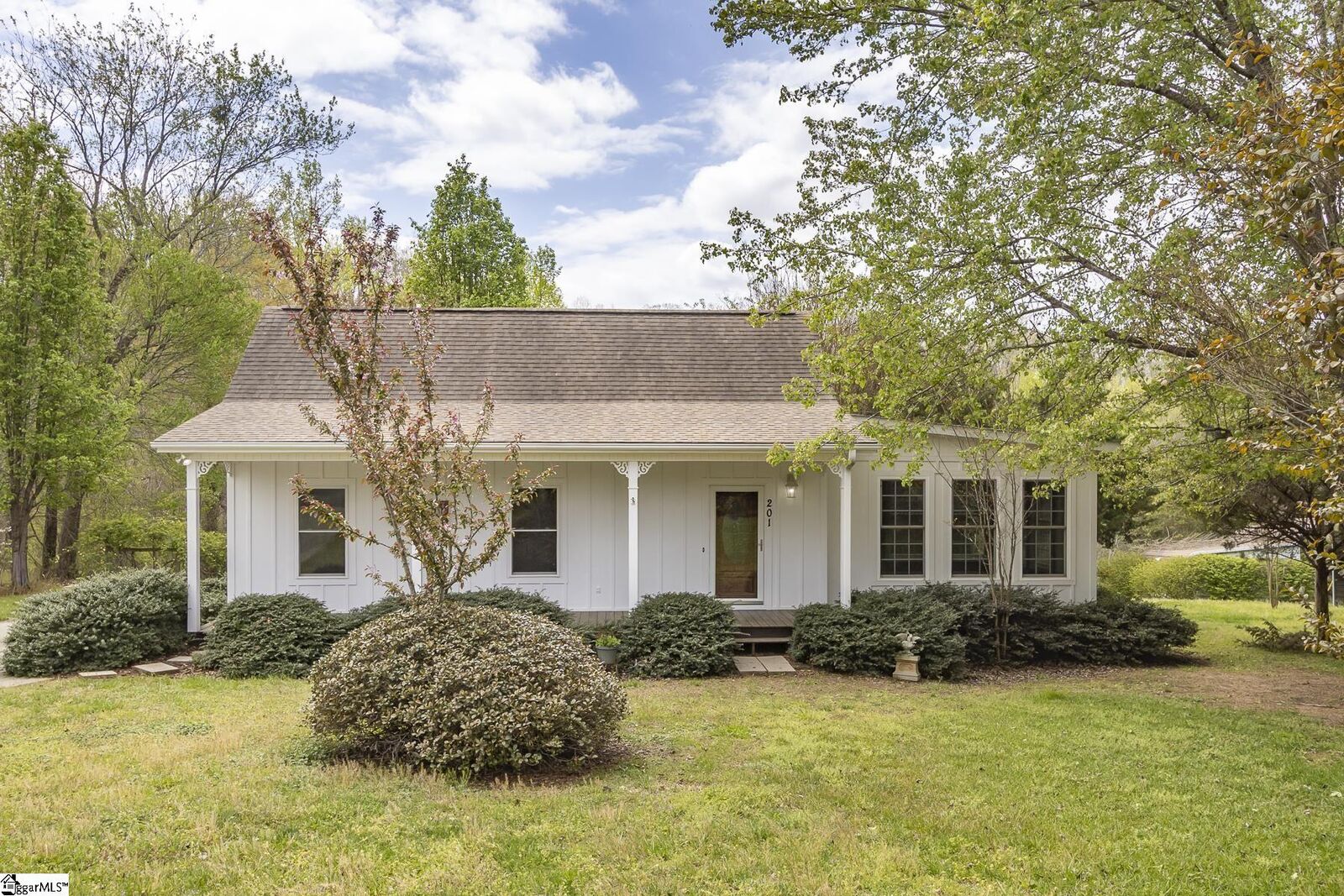 Property Photo:  201 Sanders Drive  SC 29657 
