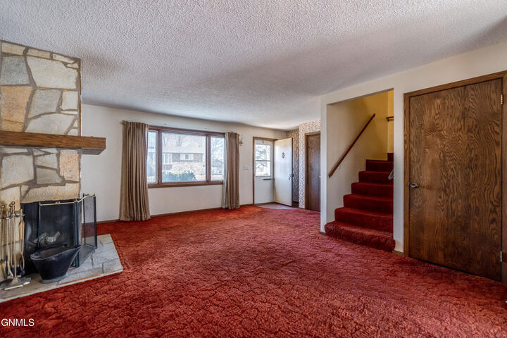 Property Photo:  1421 Eastwood Street  ND 58504 