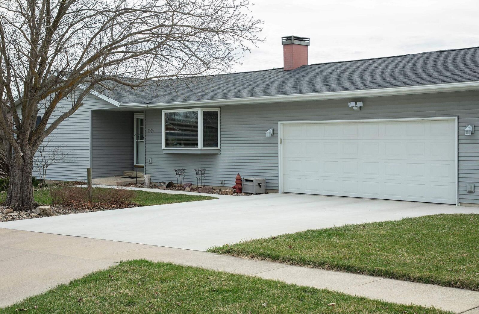 Property Photo:  1101 9th St NW  IA 50677 