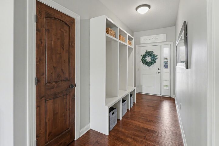 Property Photo:  1007 Lakeview Drive  IA 50219 