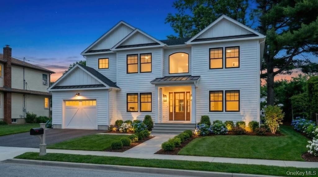 Property Photo:  516 Lariat Lane  NY 11714 