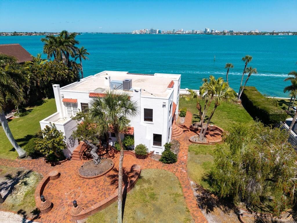 Property Photo:  679 Norsota Way  FL 34242 