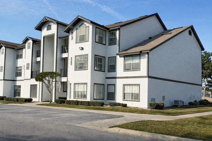 Property Photo: 2201 Key West Court 328 FL 34741