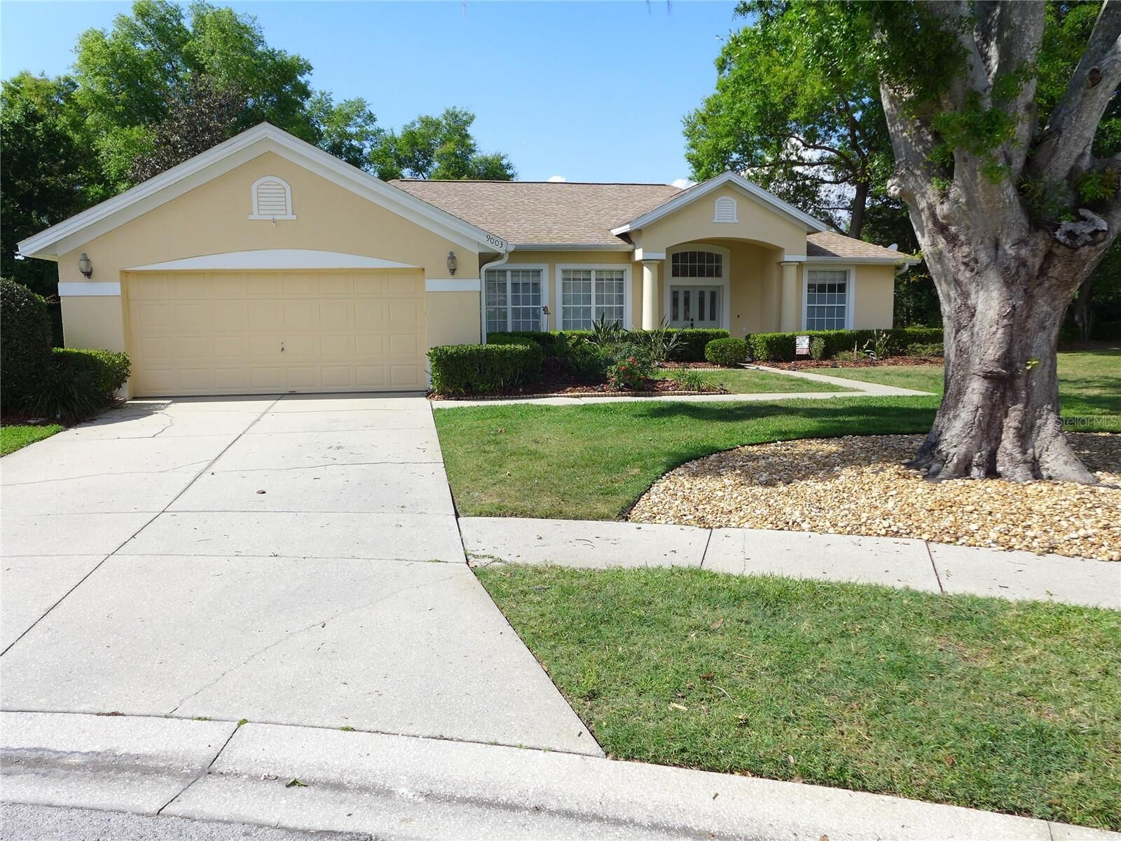 Property Photo:  9003 Oakcrest Circle  FL 32757 