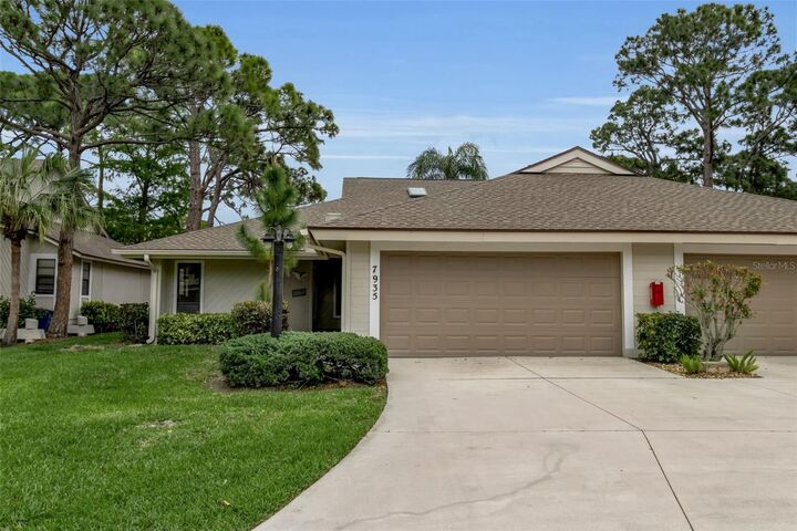 Property Photo:  7935 Woodpointe Court 21  FL 34238 