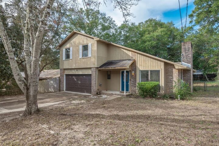 Property Photo: 514 Linden Avenue FL 32578