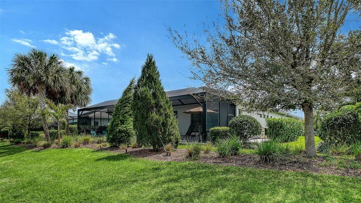 Property Photo: 5018 Surfside Circle FL 34211