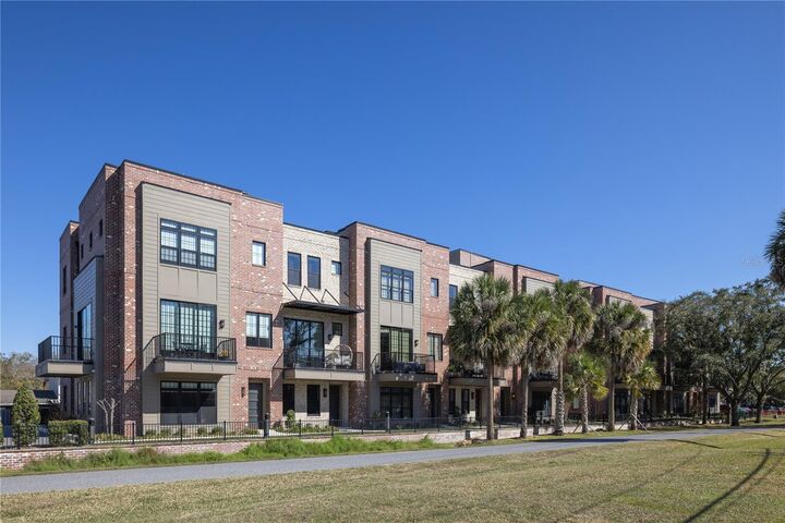 Property Photo:  64 N Park Avenue  FL 34787 