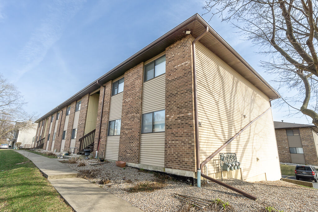 Property Photo:  381 S Collins Street B  IL 60177 