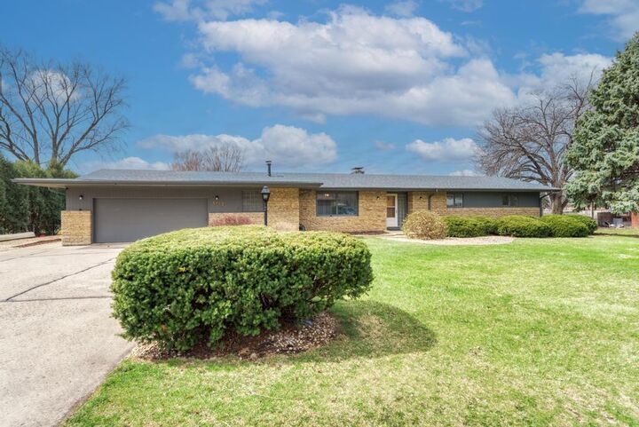 Property Photo:  407 Farmington Avenue  IL 60435 
