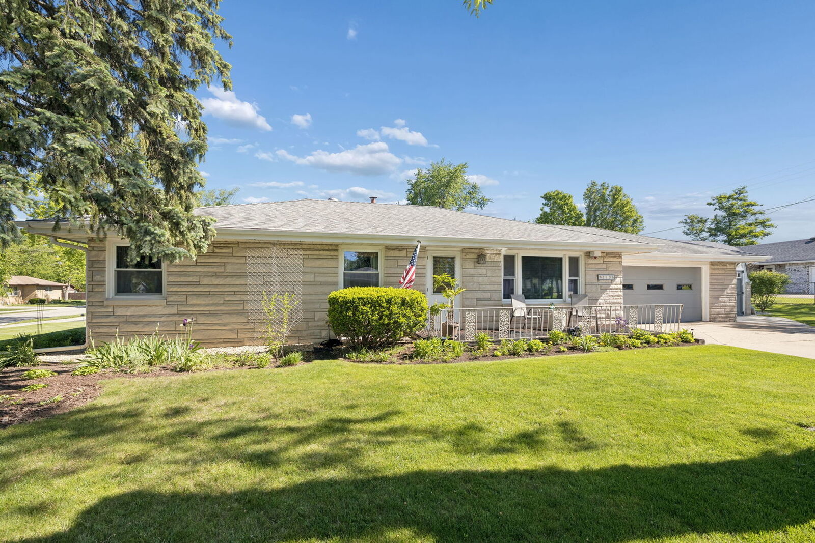 Property Photo:  1106 Maple Court  IL 60441 