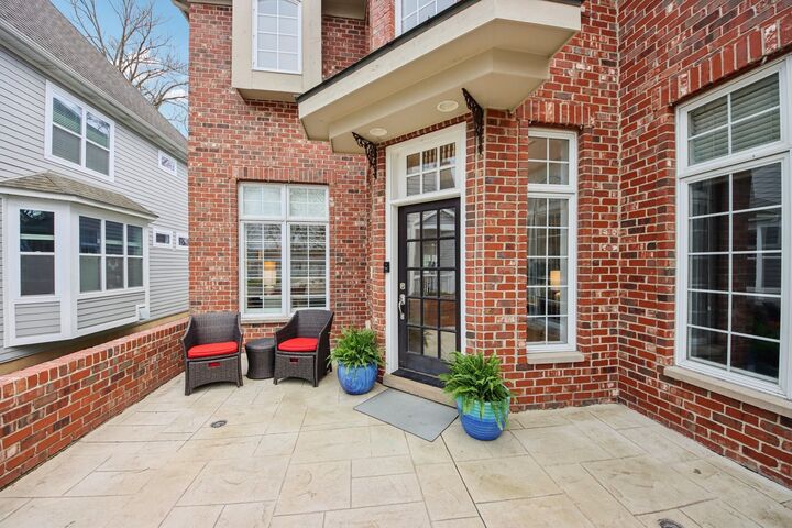 Property Photo:  1135 N Main Street  IL 60563 