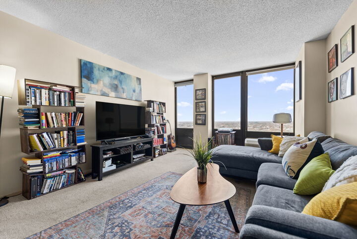 Property Photo:  5320 N Sheridan Road 2201  IL 60640 