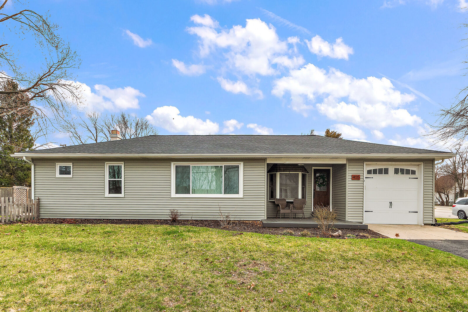 Property Photo:  