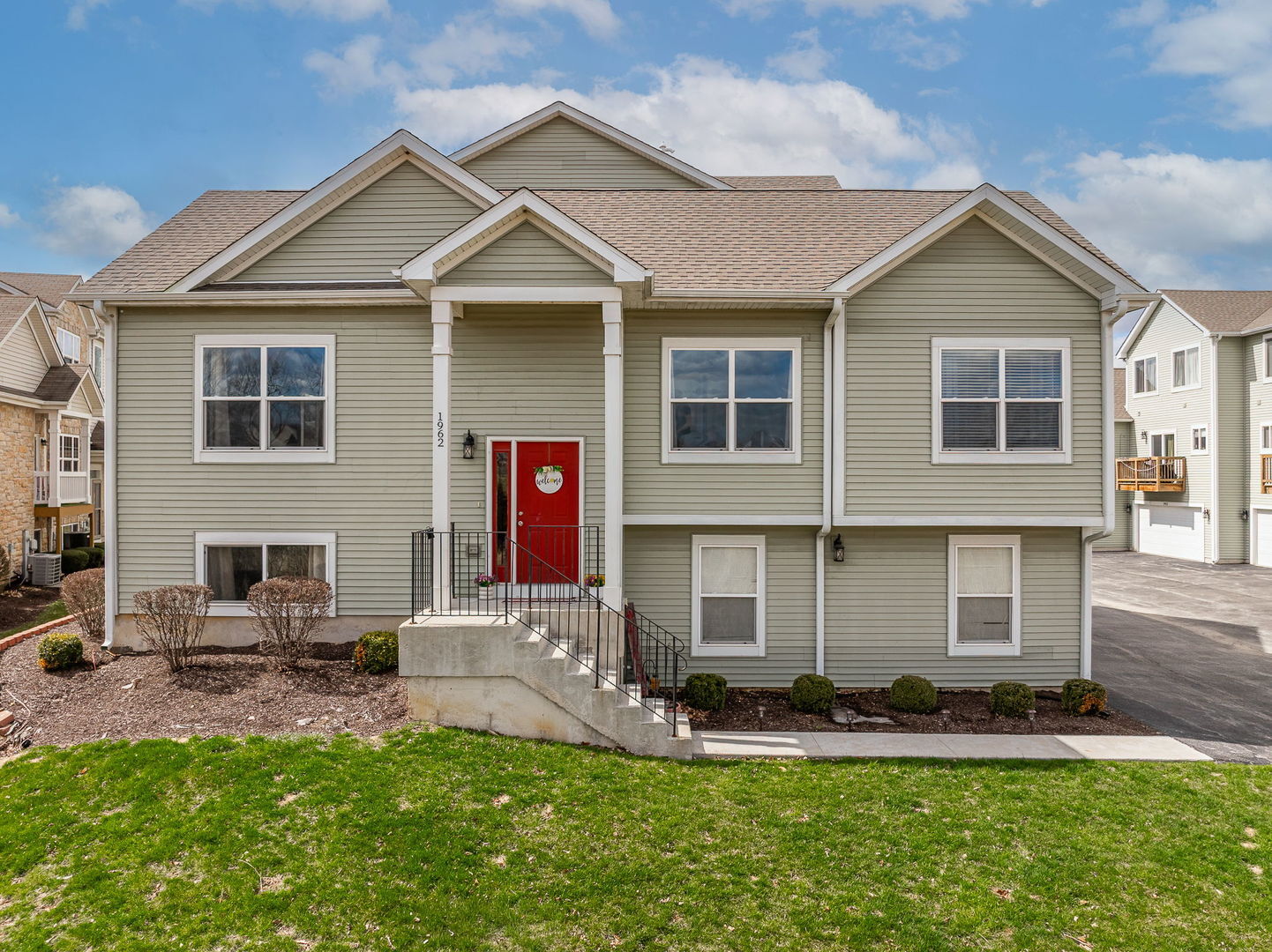 Property Photo:  1962 Rena Lane  IL 60560 