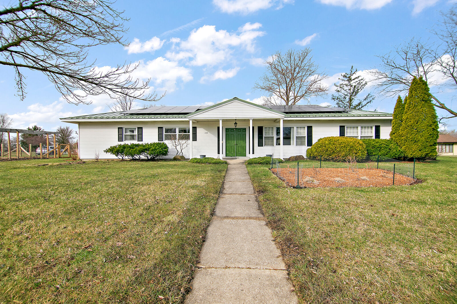 Property Photo:  126 Sun Street  IL 60919 