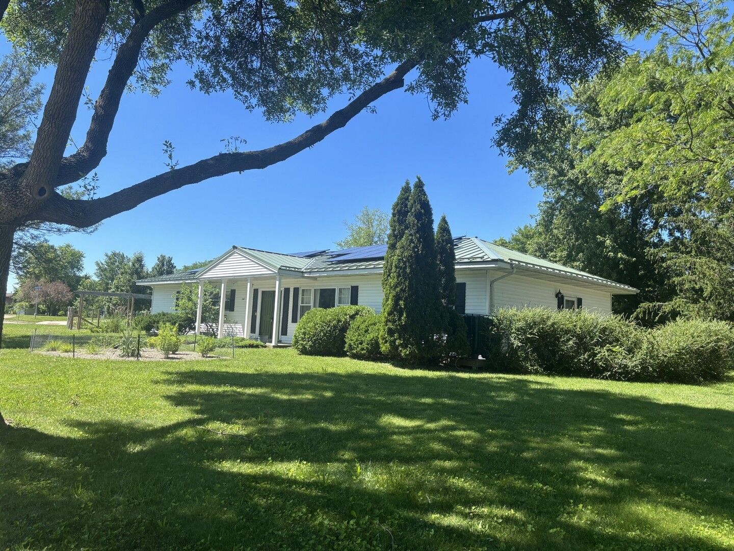 Property Photo: 126 Sun Street IL 60919
