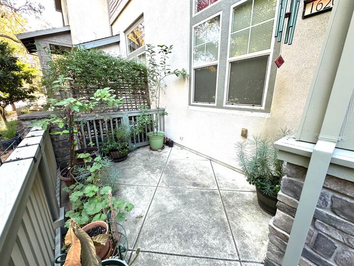 Property Photo: 1620 D Street CA 95814