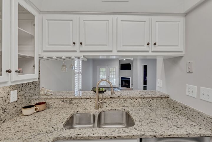 Property Photo:  107 W End Pl  TN 37205 