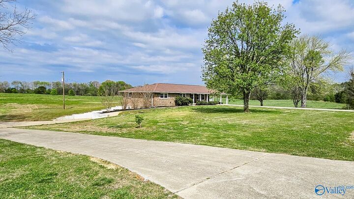 Property Photo:  71 County Road 35  AL 35652 