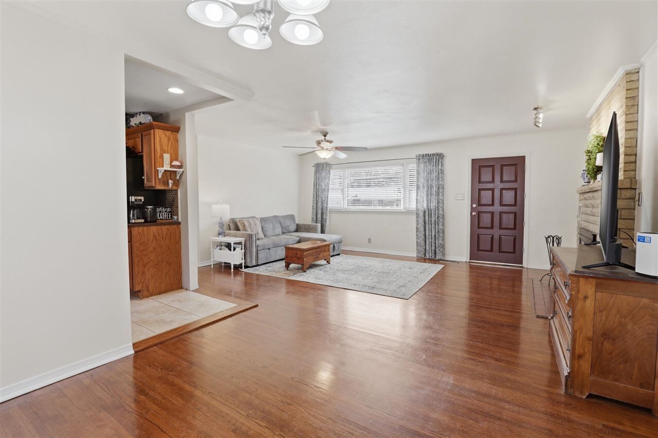 Property Photo:  437 Drake Dr  OK 74604 