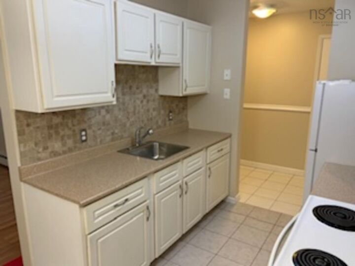204 41 Moirs Mill Road — photo 1