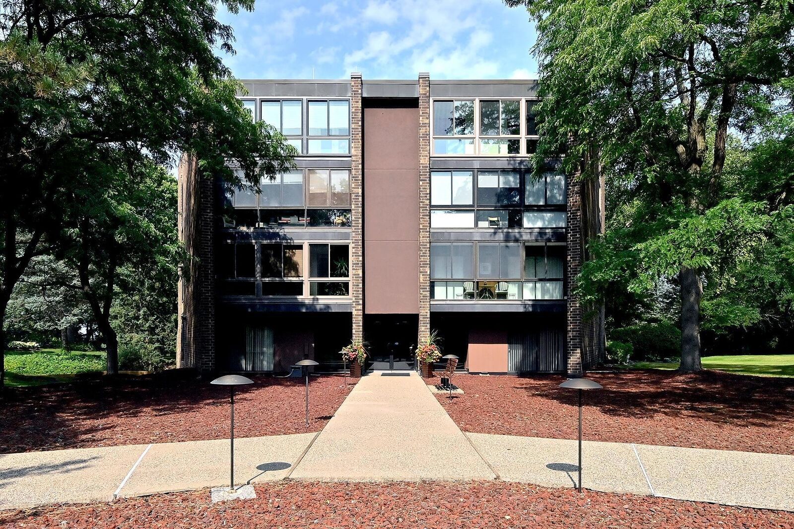 Property Photo:  1700 Lexington Avenue S 403  MN 55118 