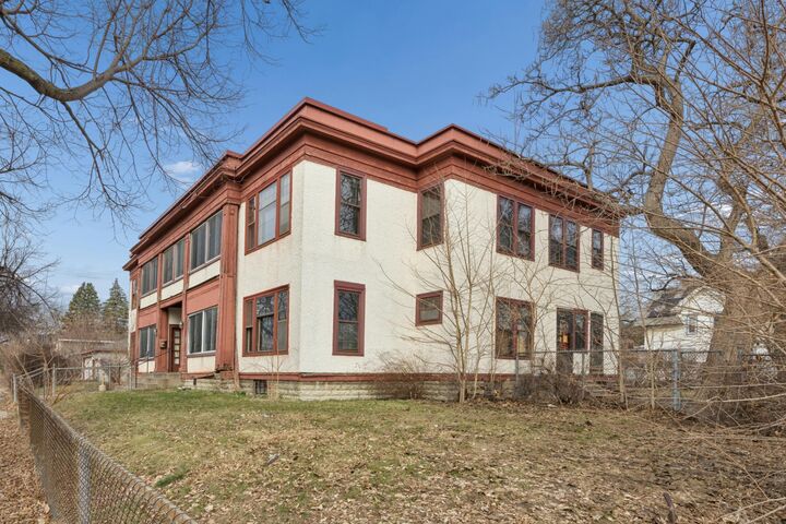 Property Photo:  900 16th Avenue N  MN 55411 