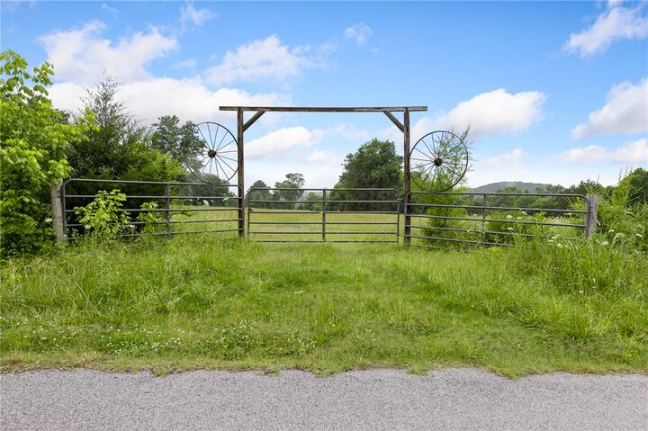 Property Photo:  160 S Oklahoma Street  AR 72675 