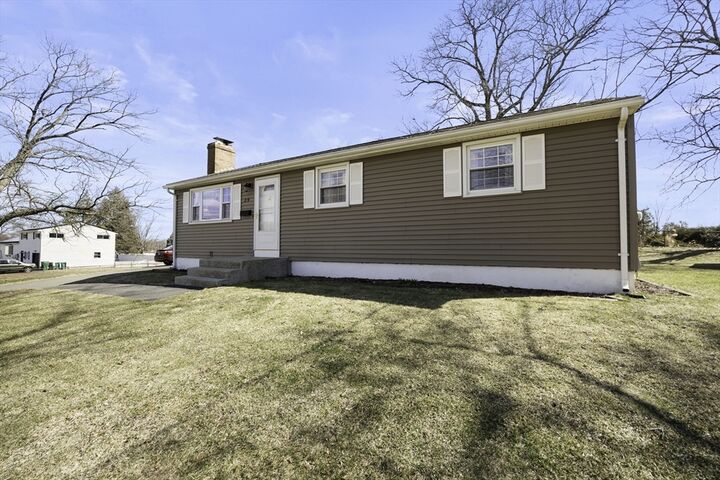 Property Photo:  39 Dixie Terrace  MA 01020 