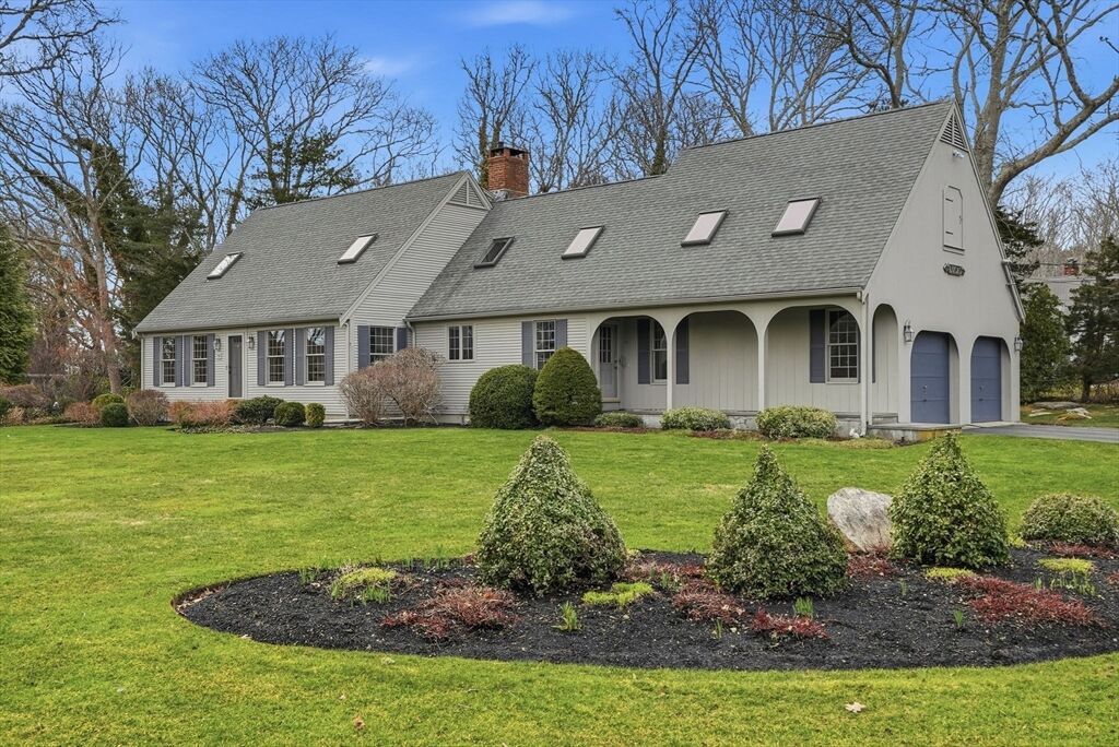 Property Photo:  19 Nemasket Rd  MA 02540 